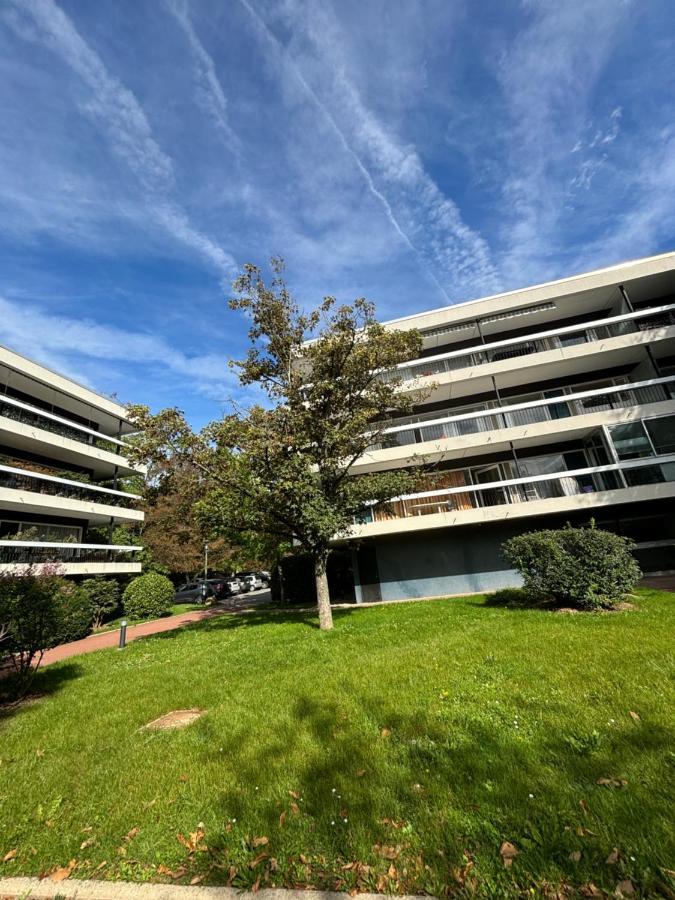 Ecrin De Verdure Au Chesnay Et Parking Gratuit Apartment Le Chesnay  Bagian luar foto